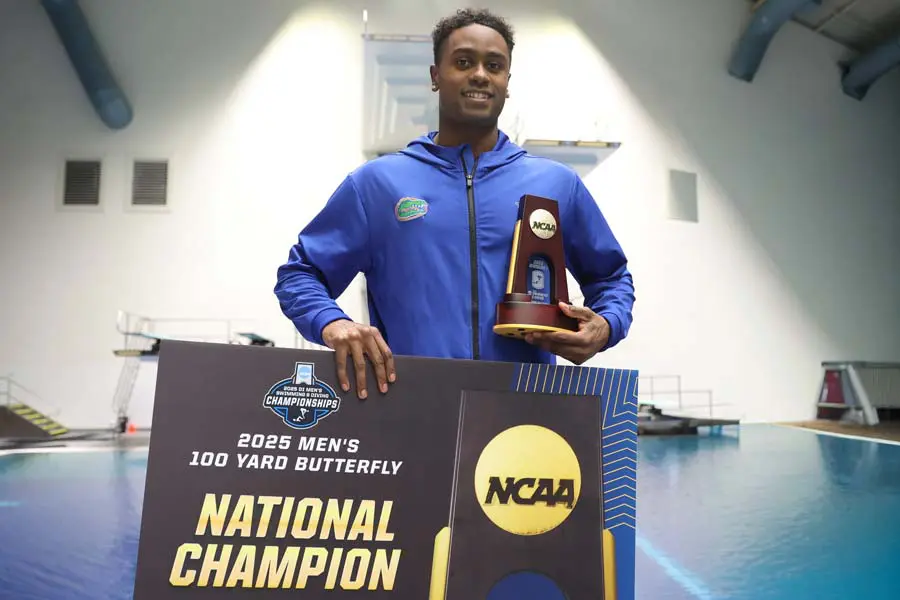 Josh Liendo with trophy